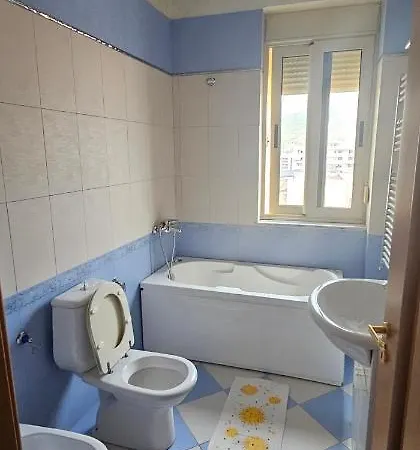 Ona's Luxury * Vlorë
